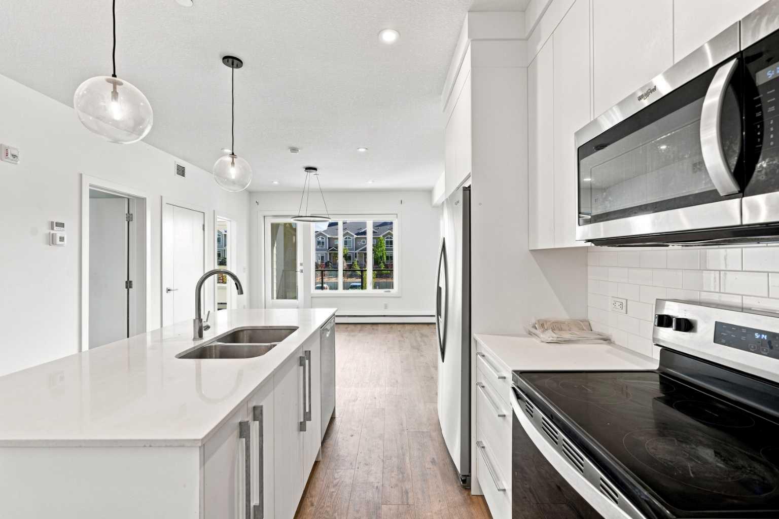 3218, 60 Skyview Ranch Road NE