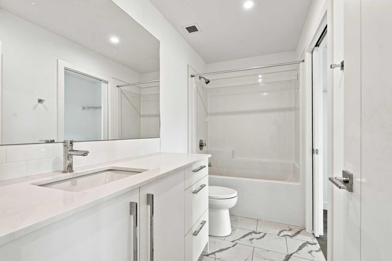 3218, 60 Skyview Ranch Road NE