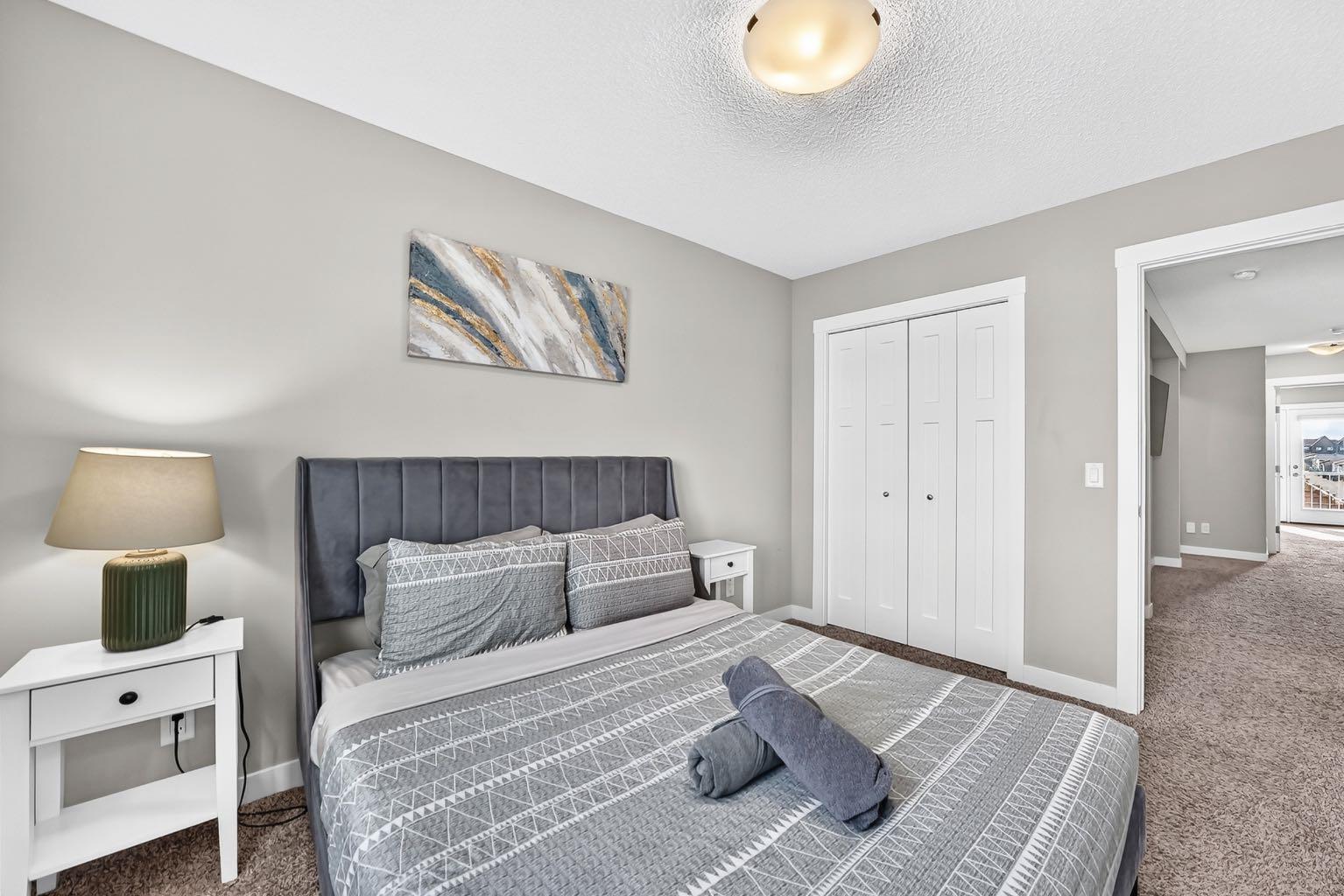 166 Howse Common NE