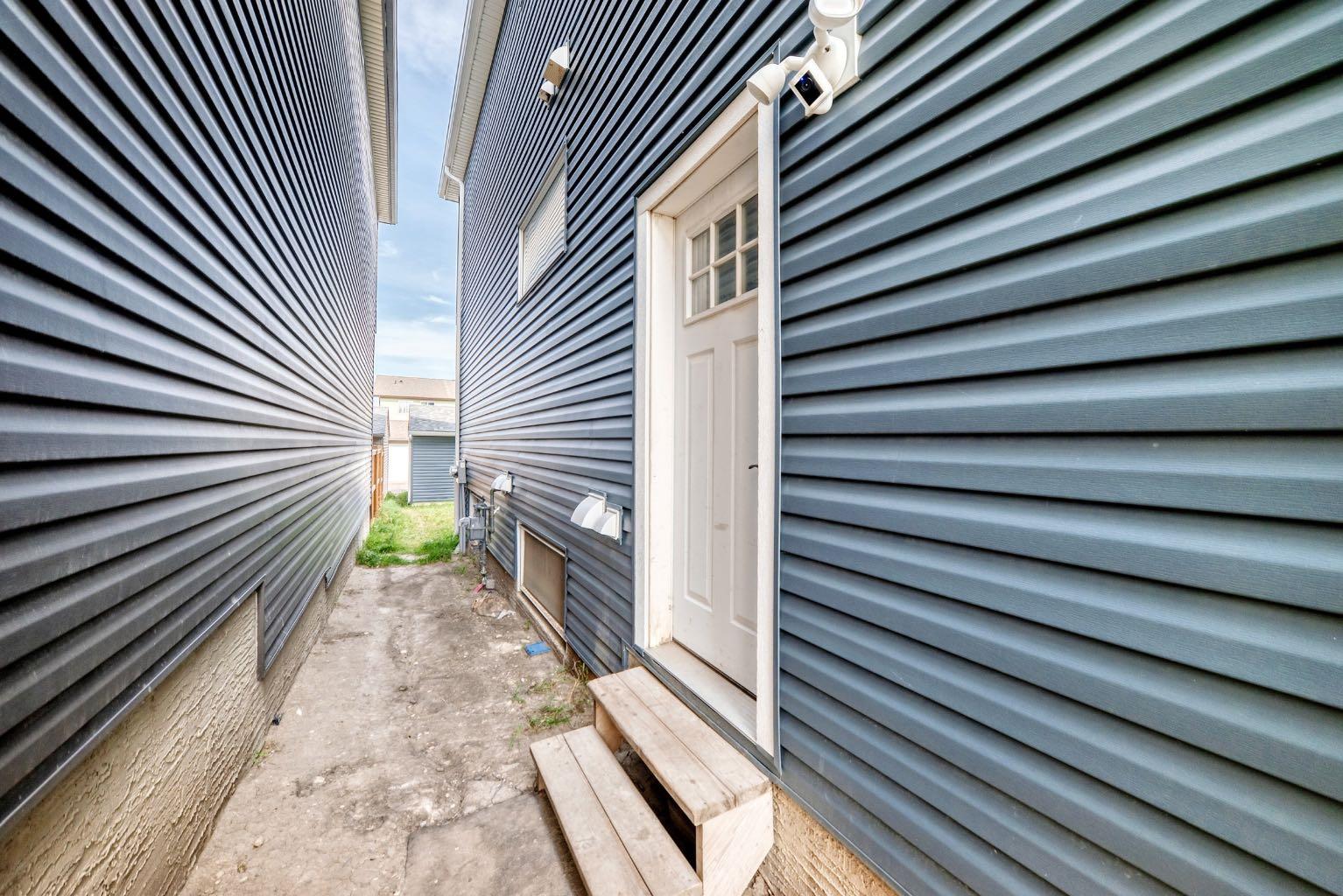 166 Howse Common NE