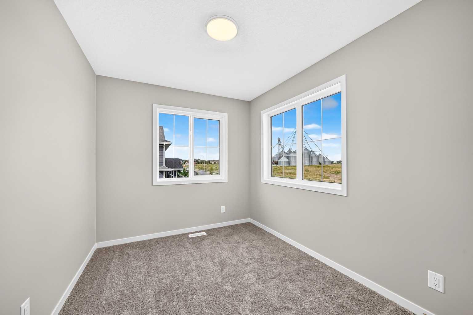 1302 Mahogany Boulevard SE