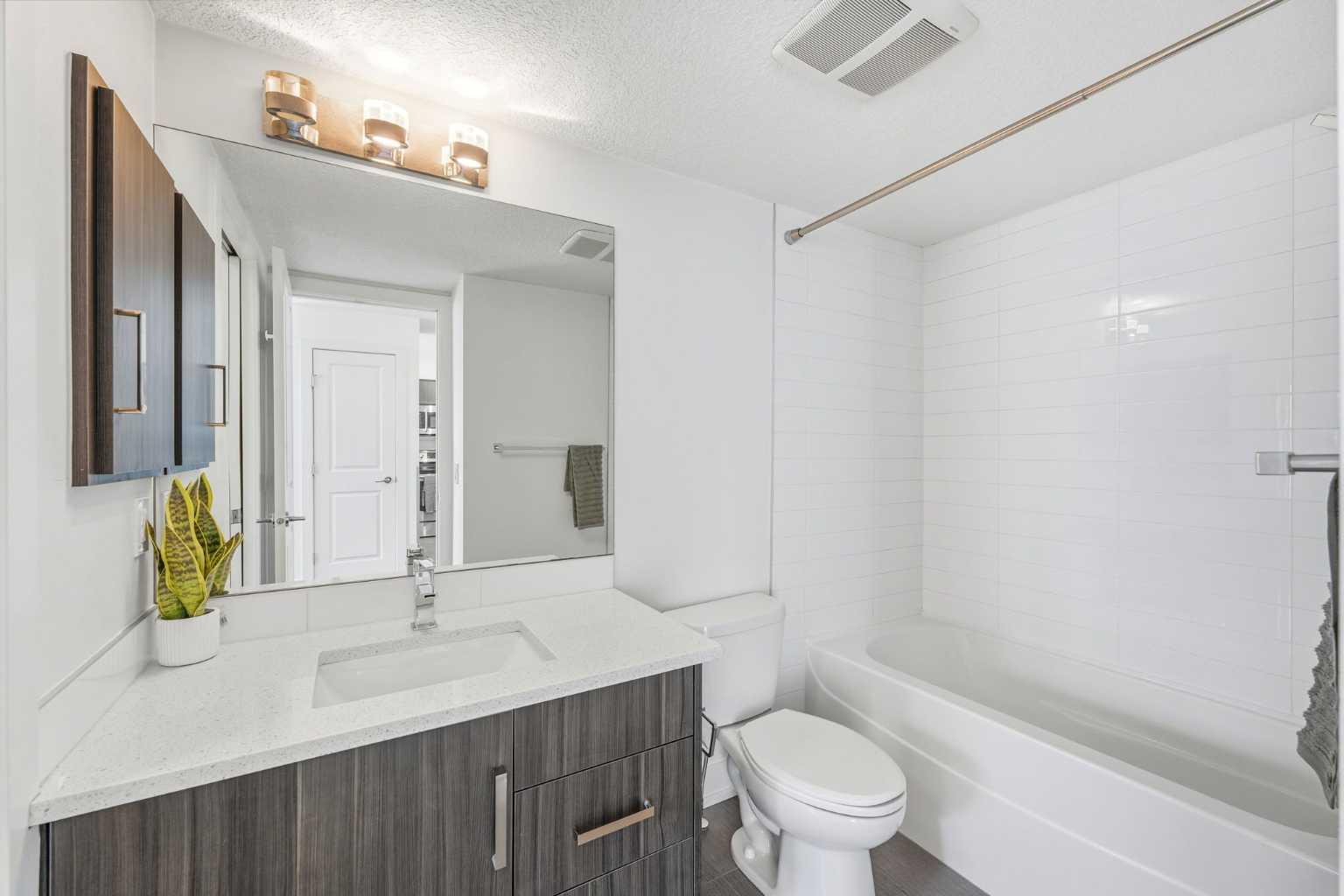 203, 611 Edmonton Trail NE