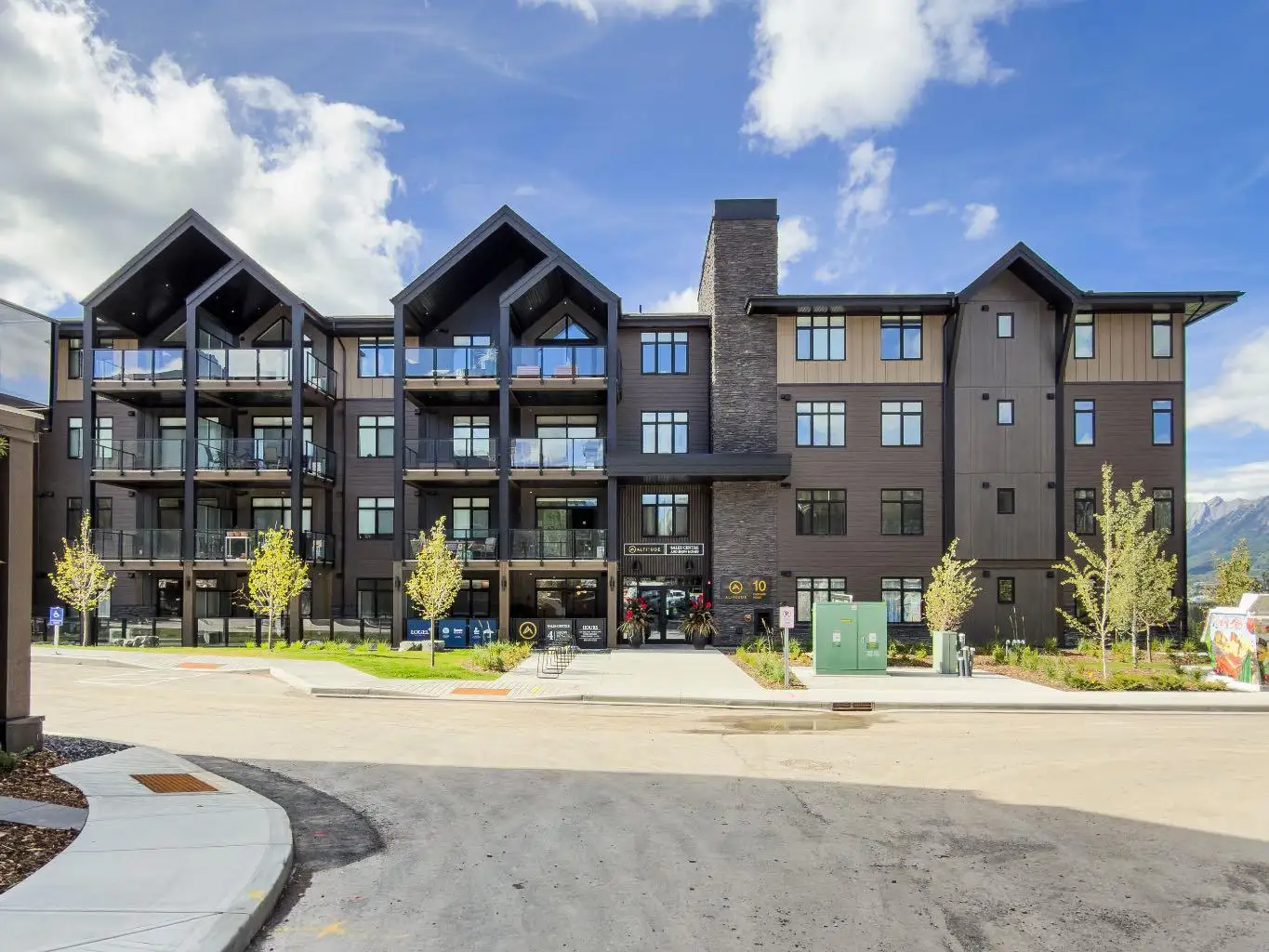 207, 10 Cascade Ridge 