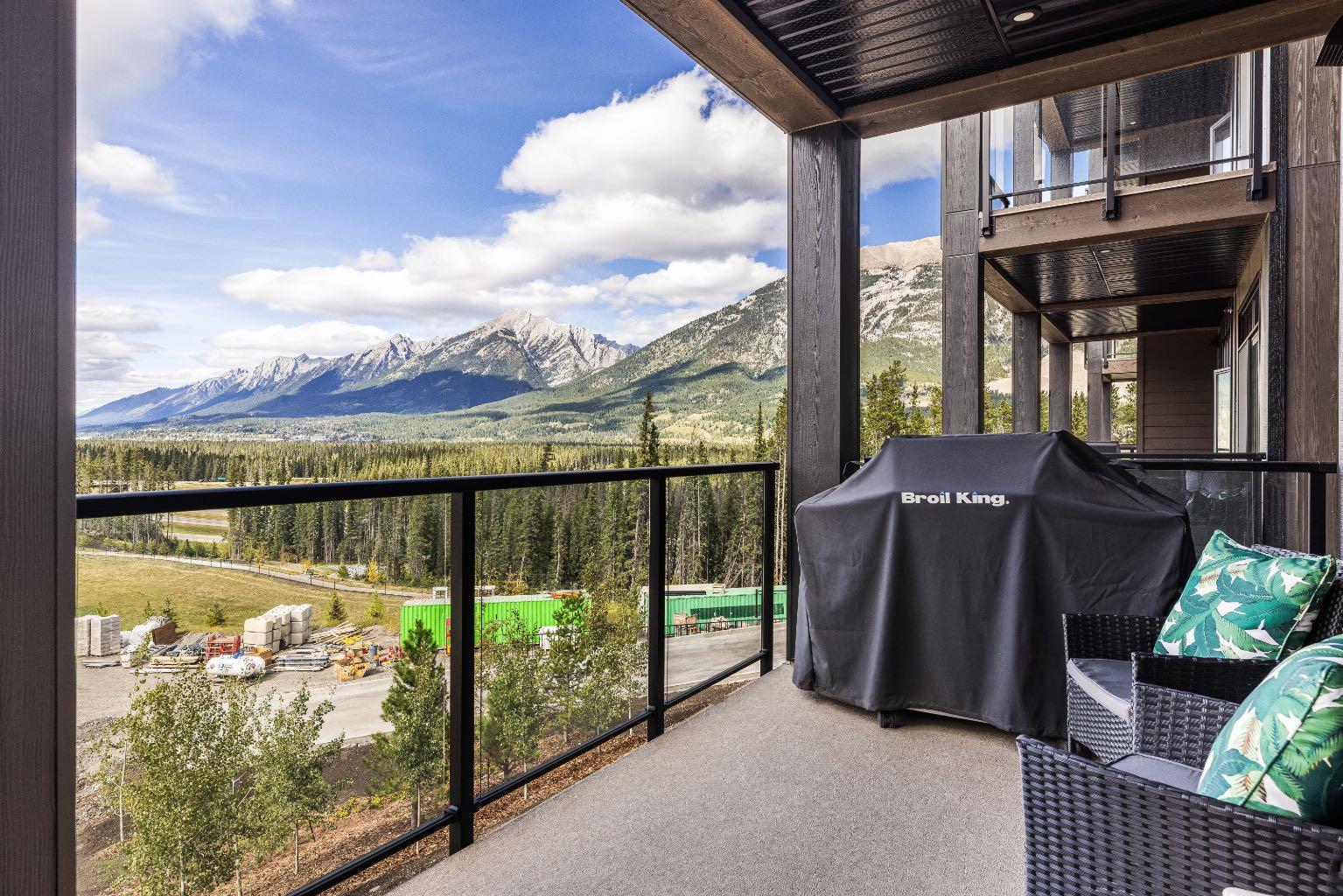 207, 10 Cascade Ridge 