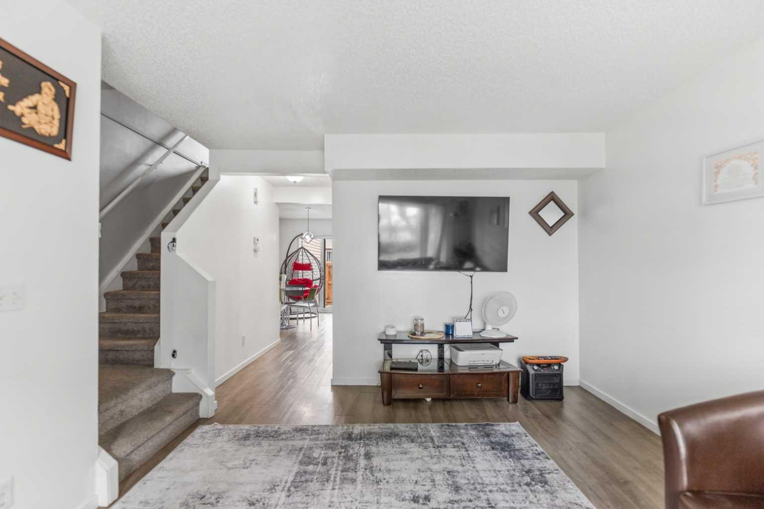 109 Falshire Terrace NE