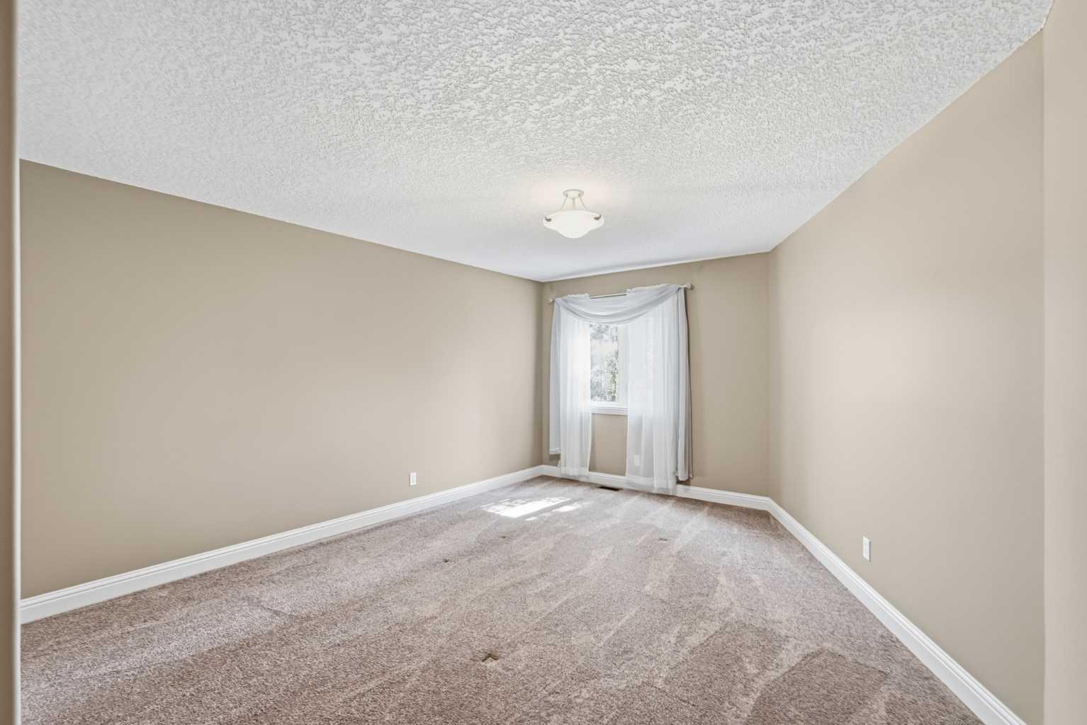 242 Cranleigh Place SE