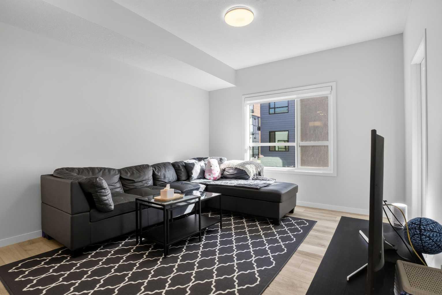 110, 42 Cranbrook Gardens SE