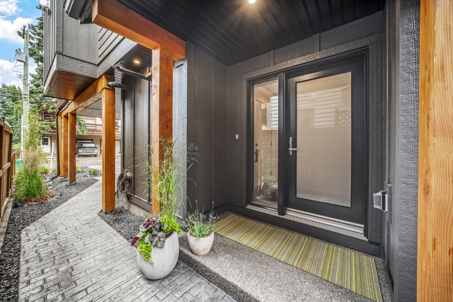 2, 617 4th Street 