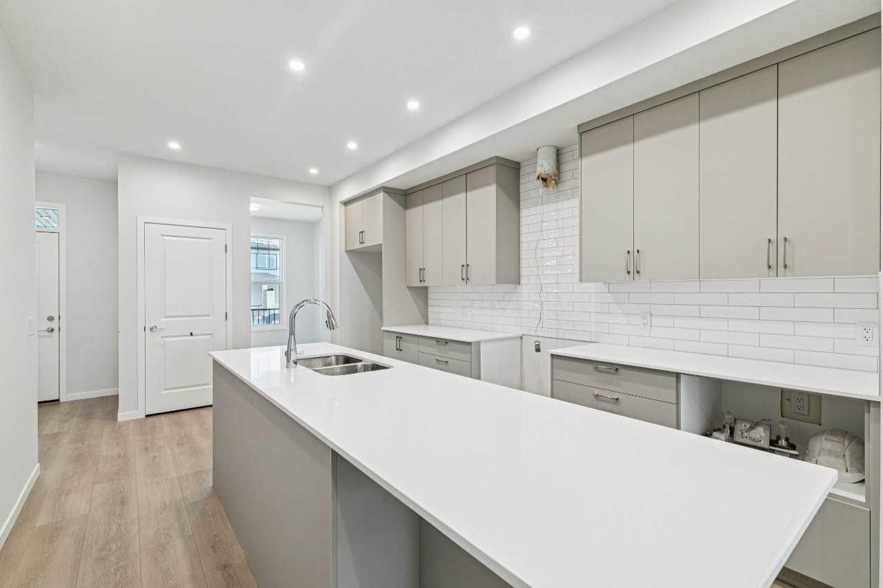 98 Creekview Avenue SW