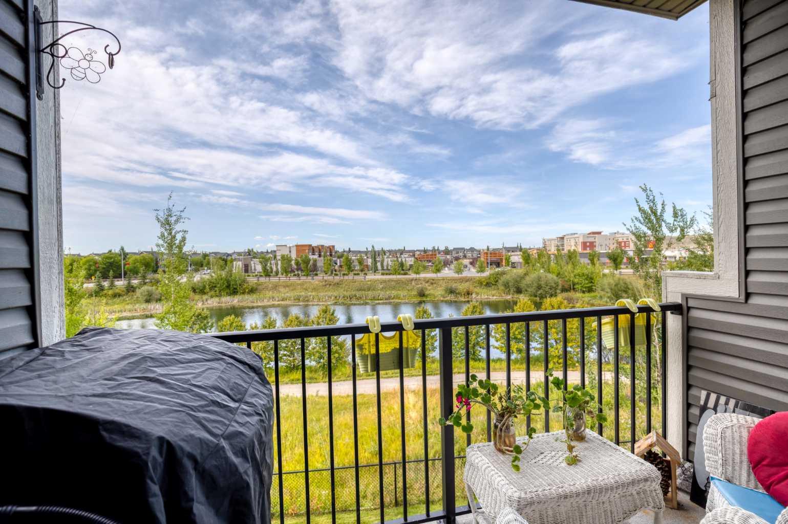 309, 250 FIRESIDE View 