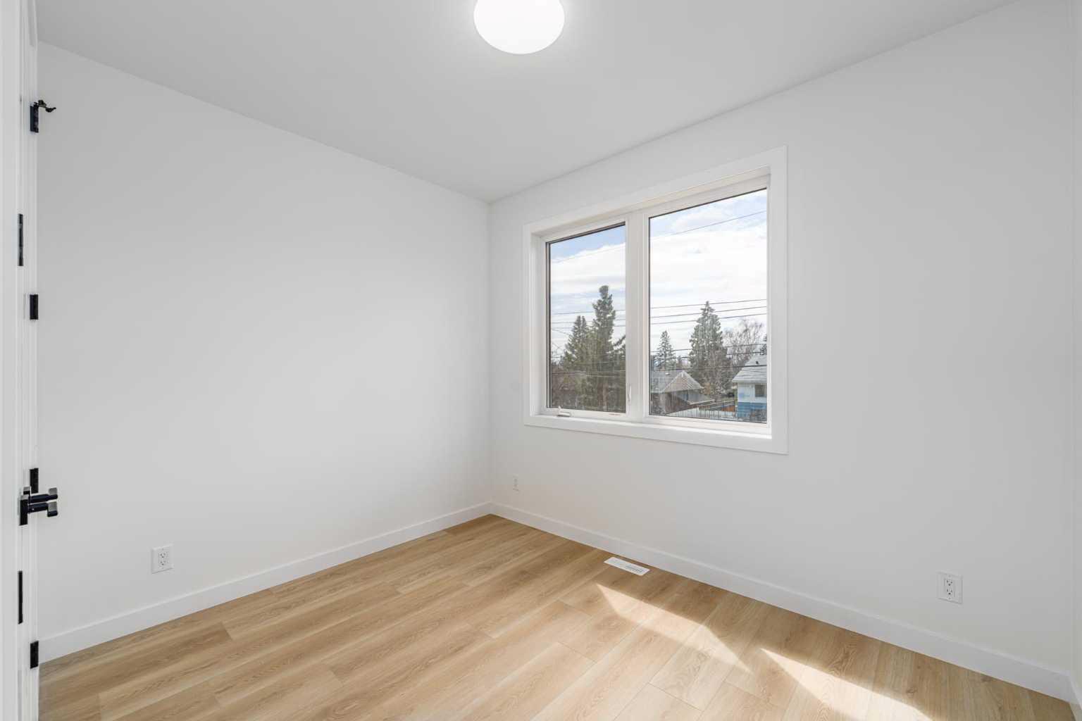 423 Hendon Drive NW