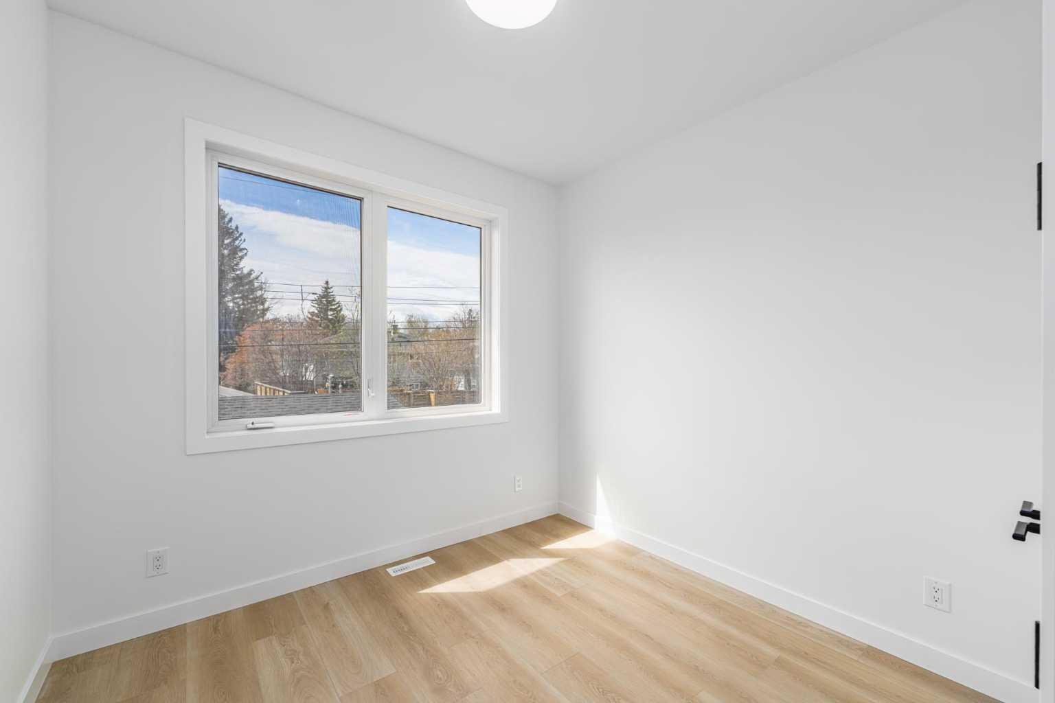 423 Hendon Drive NW