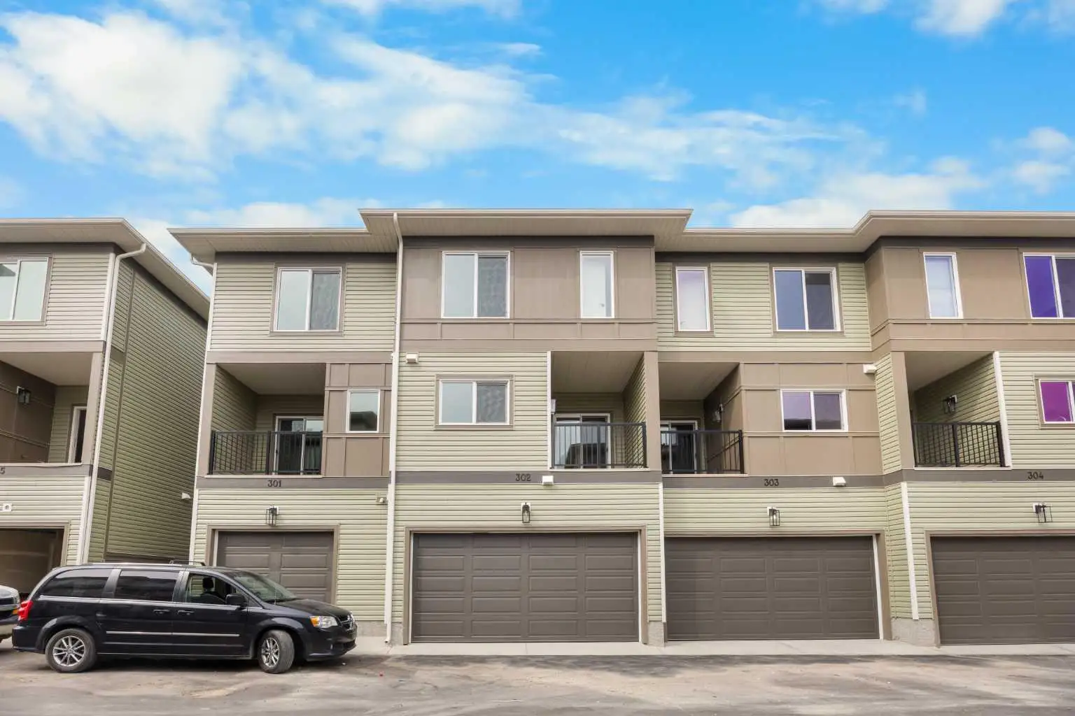 302, 67 Panatella Square NW