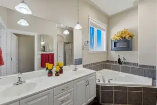 310 Gleneagles View 