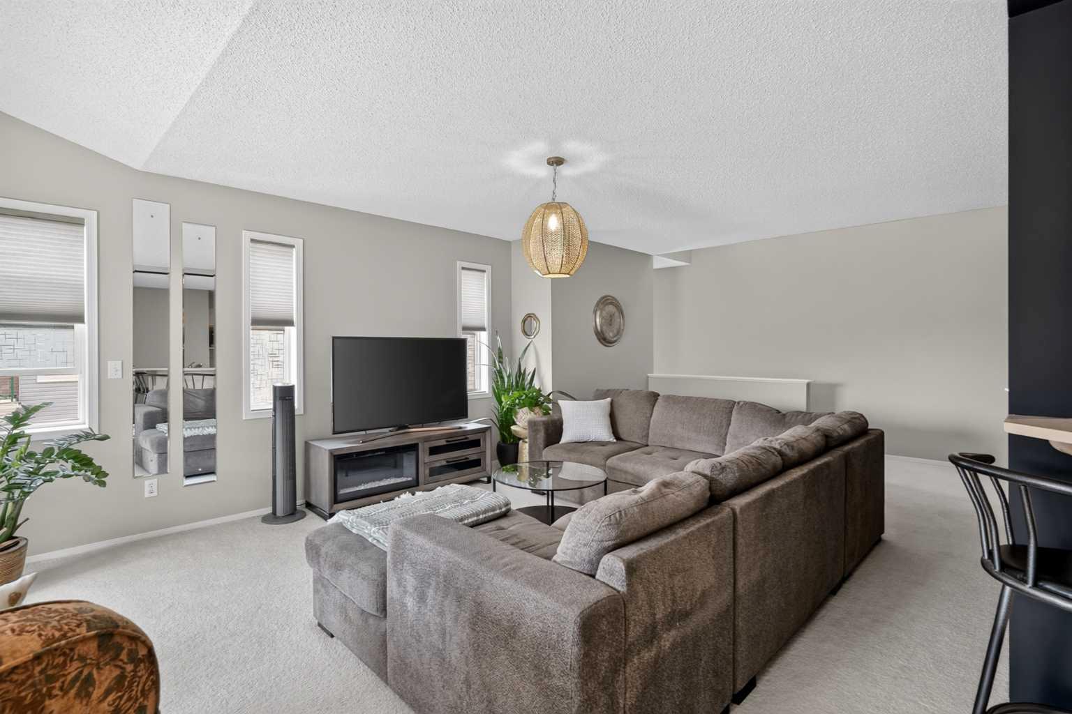 204, 39 Hidden Creek Place NW