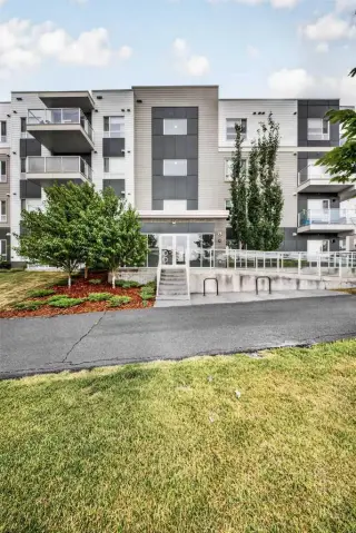 1211, 220 Seton Grove SE