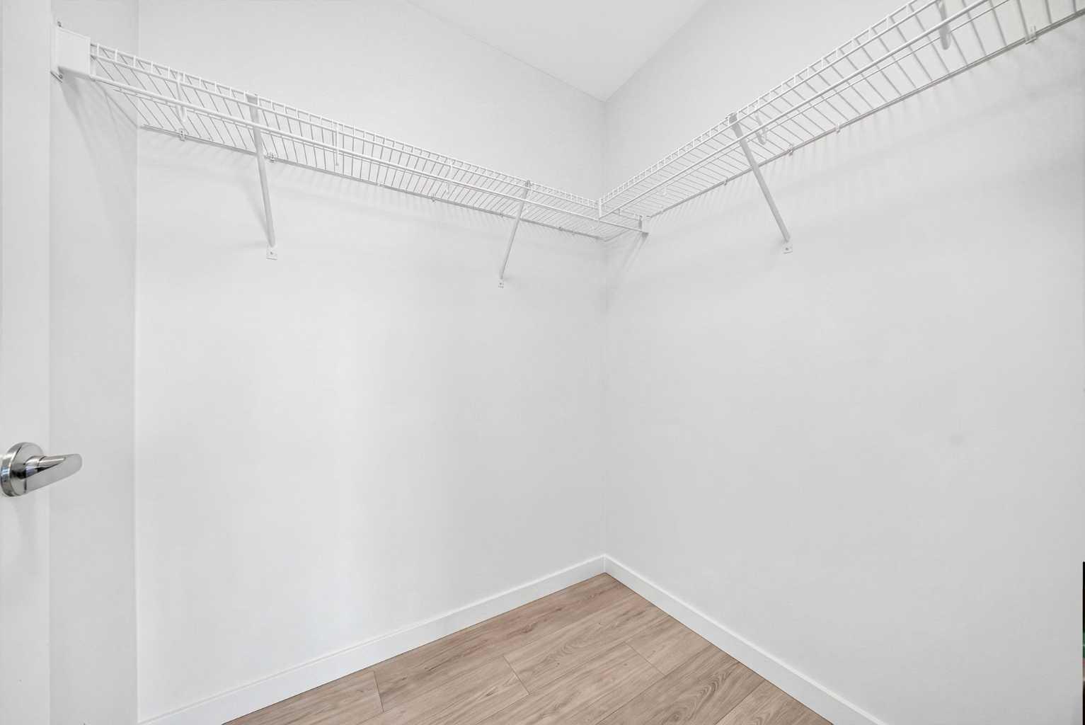 1211, 220 Seton Grove SE