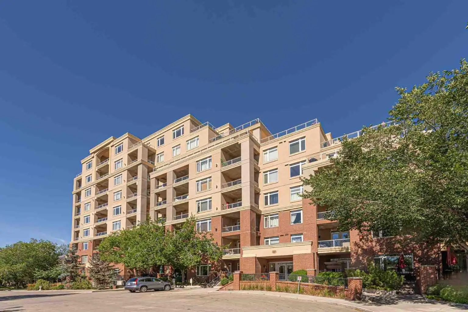 3302, 24 Hemlock Crescent SW