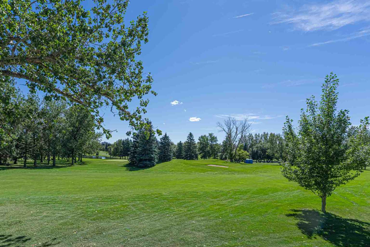 3302, 24 Hemlock Crescent SW