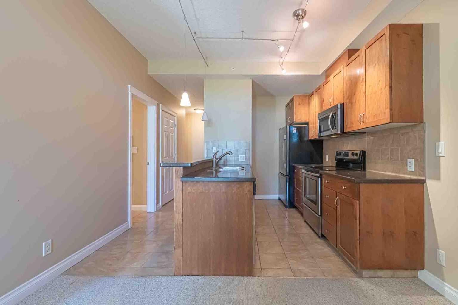 3302, 24 Hemlock Crescent SW