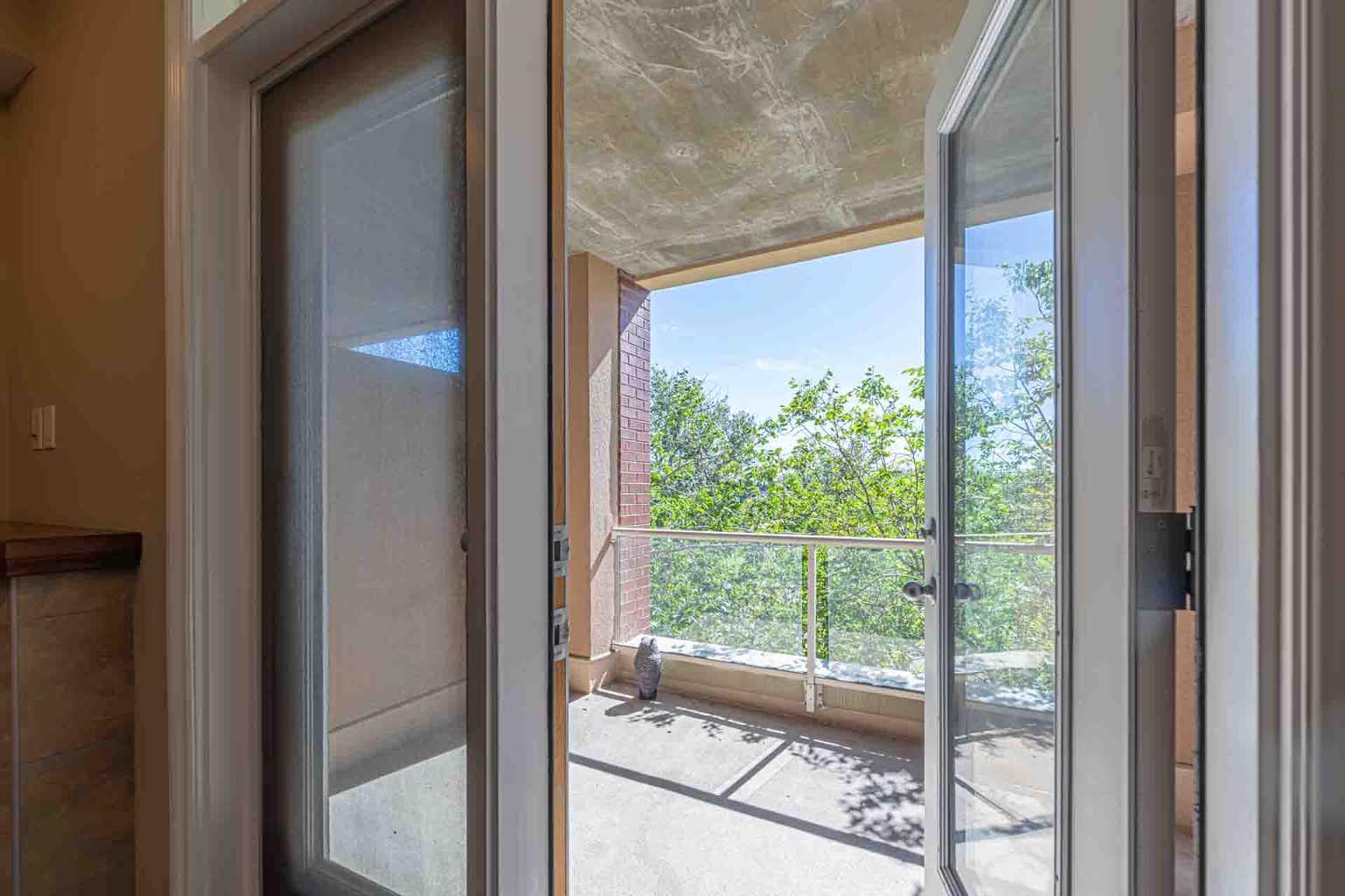 3302, 24 Hemlock Crescent SW