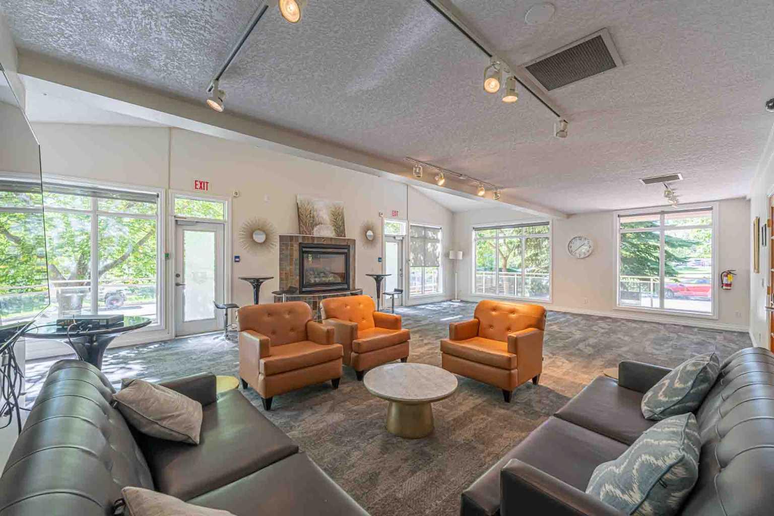 3302, 24 Hemlock Crescent SW