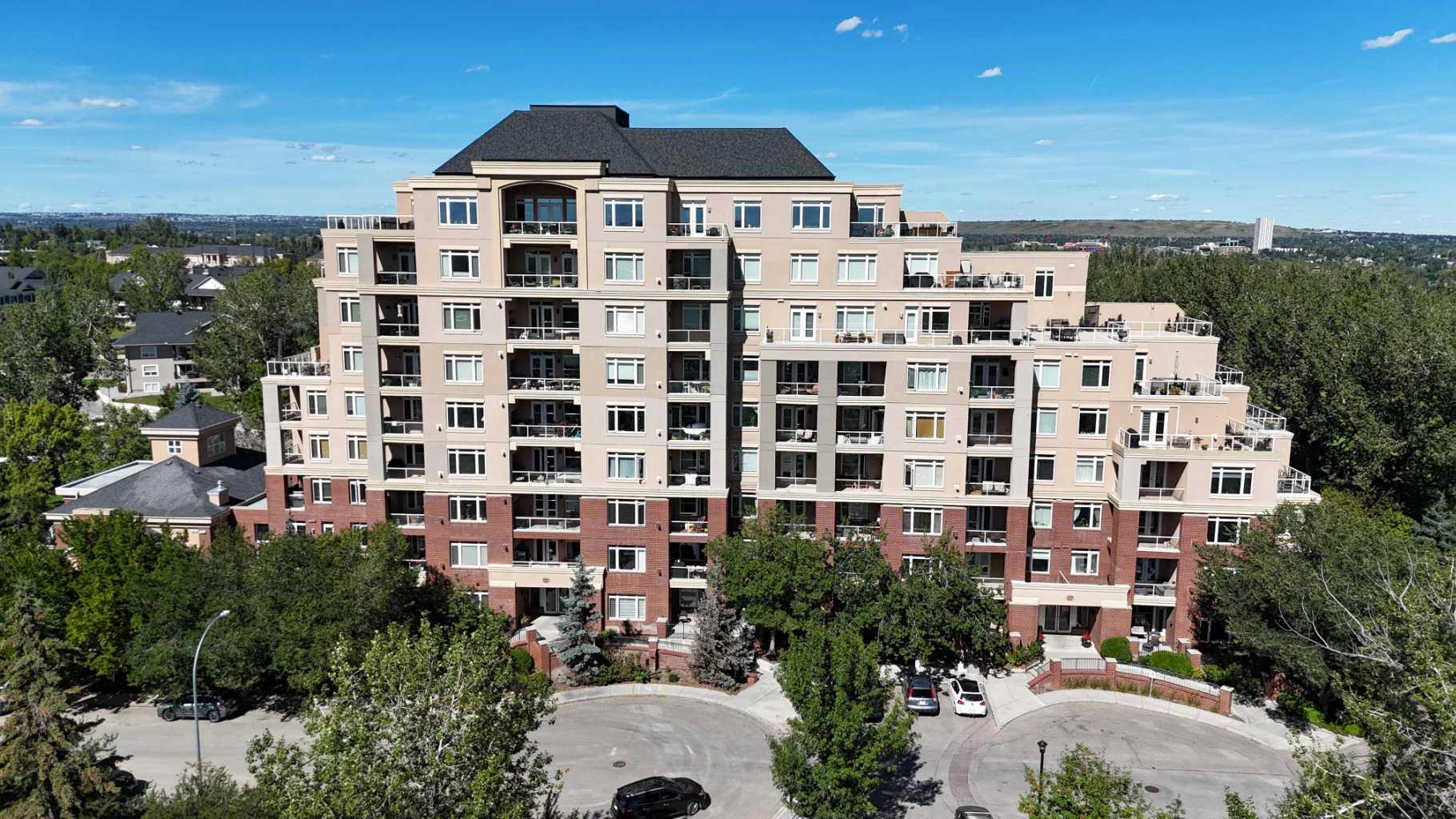 3302, 24 Hemlock Crescent SW