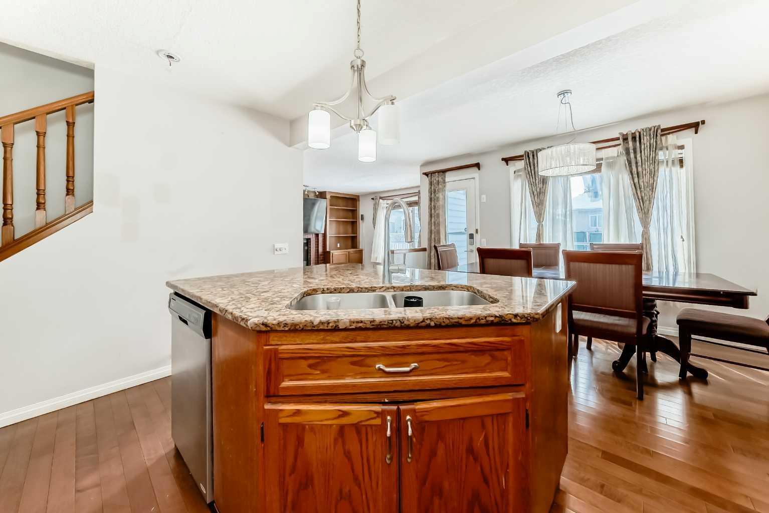 207 Eldorado Close NE