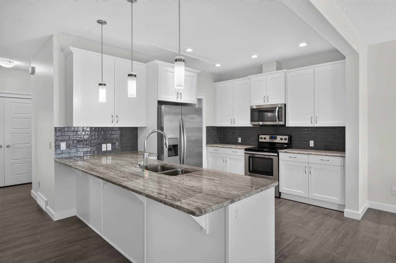 125 Redstone Common NE