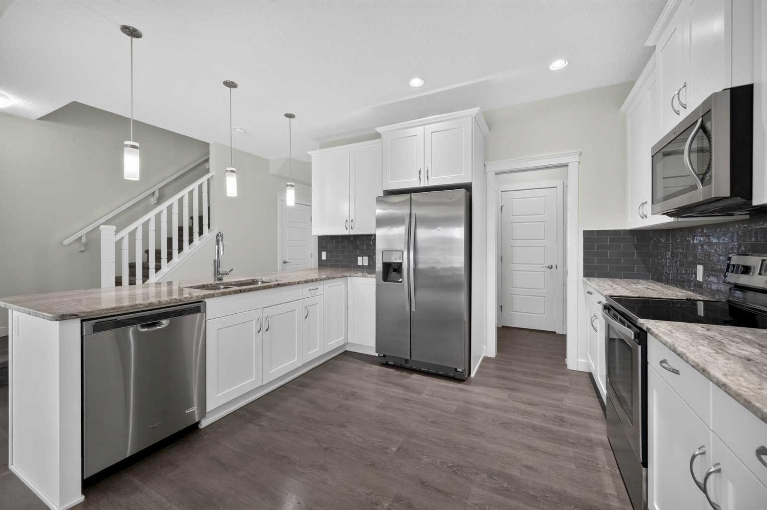 125 Redstone Common NE