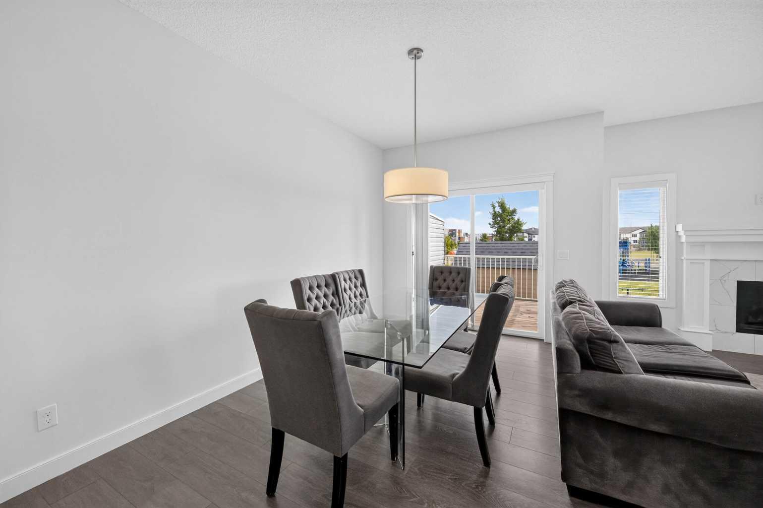 125 Redstone Common NE