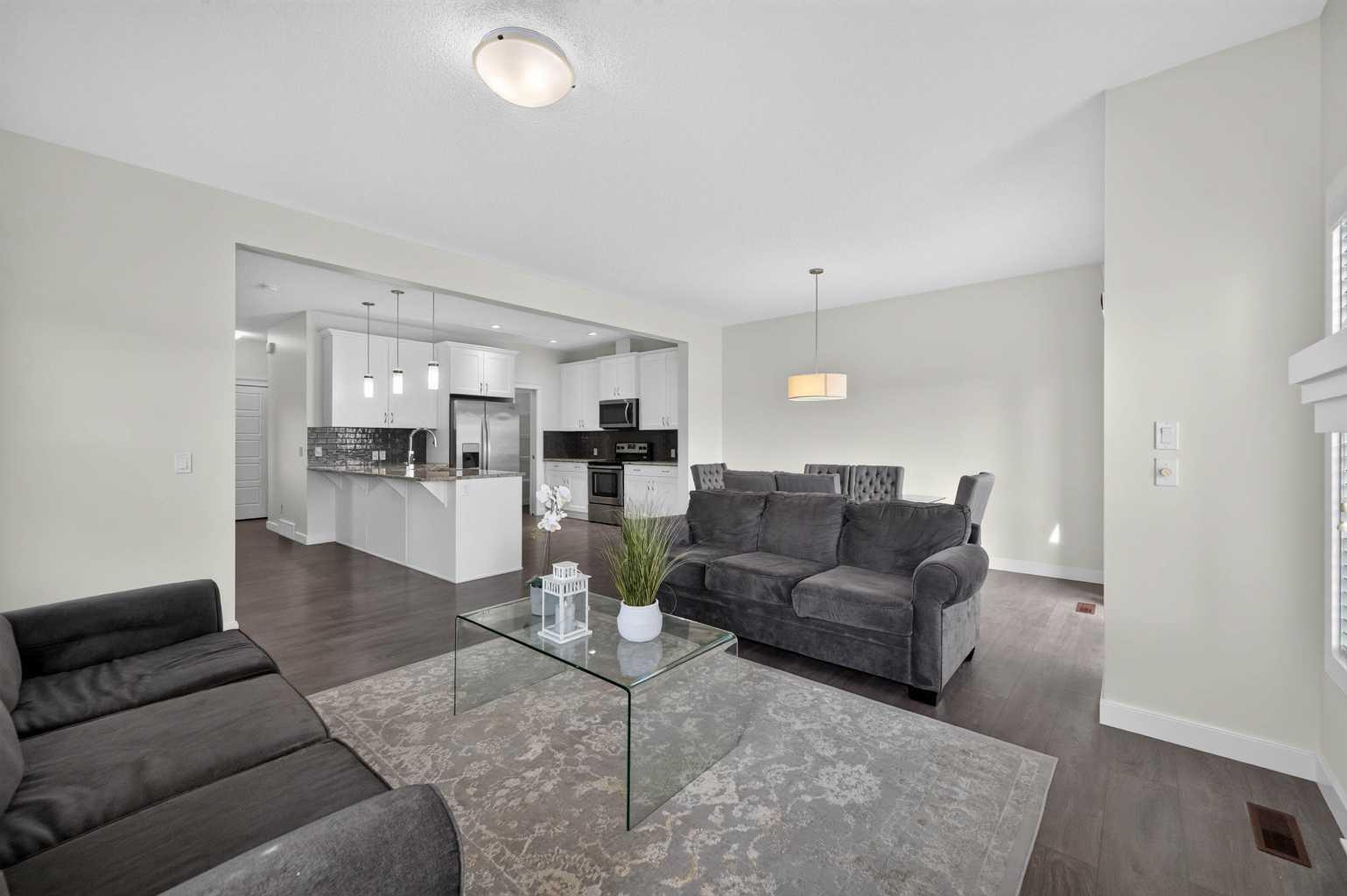 125 Redstone Common NE