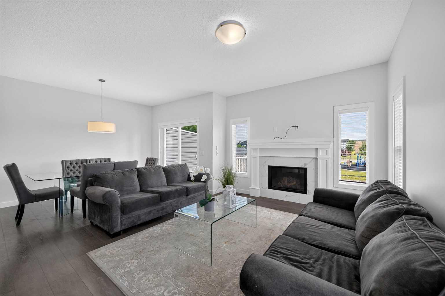 125 Redstone Common NE