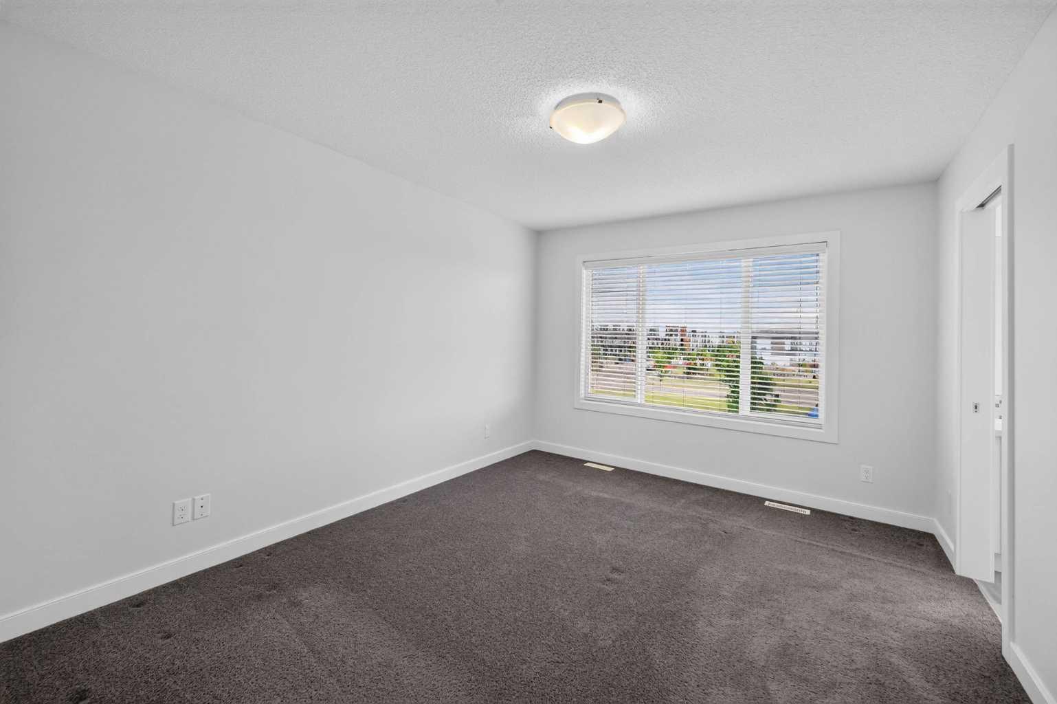 125 Redstone Common NE
