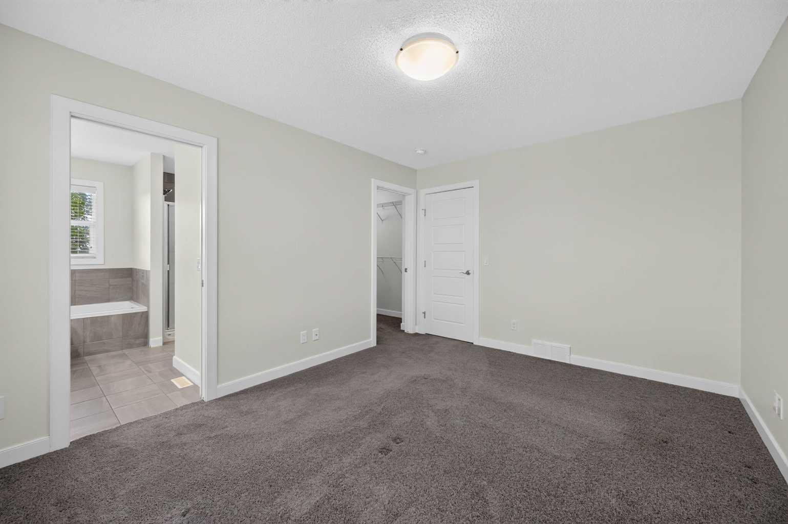 125 Redstone Common NE