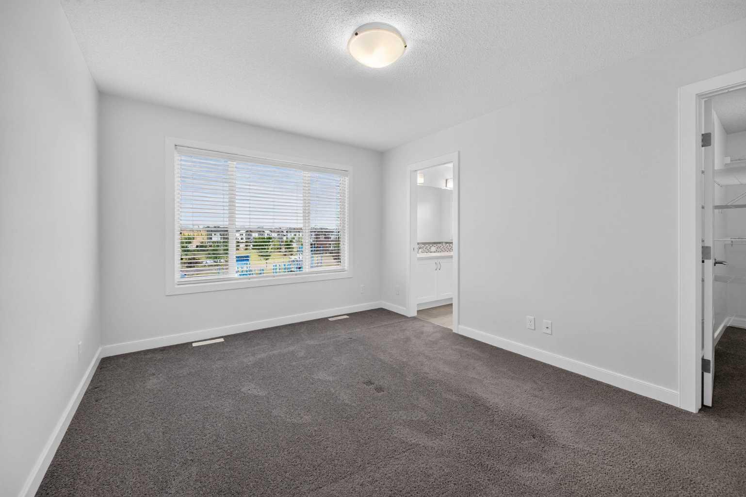 125 Redstone Common NE