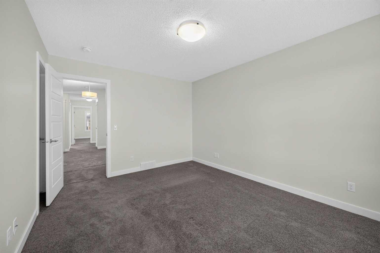 125 Redstone Common NE