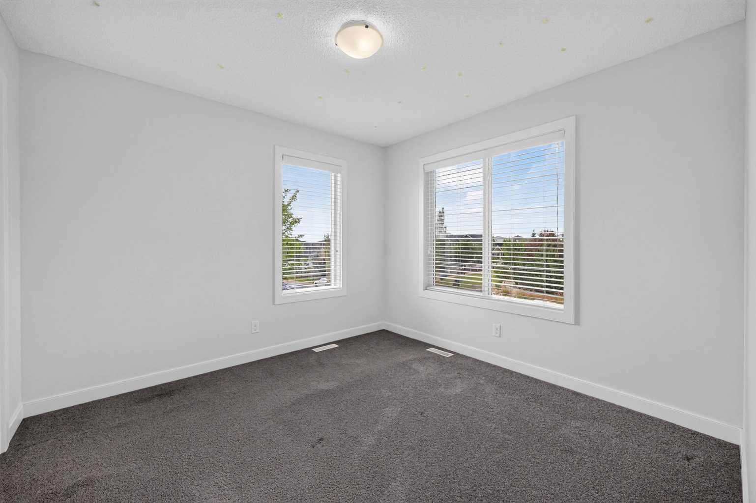 125 Redstone Common NE
