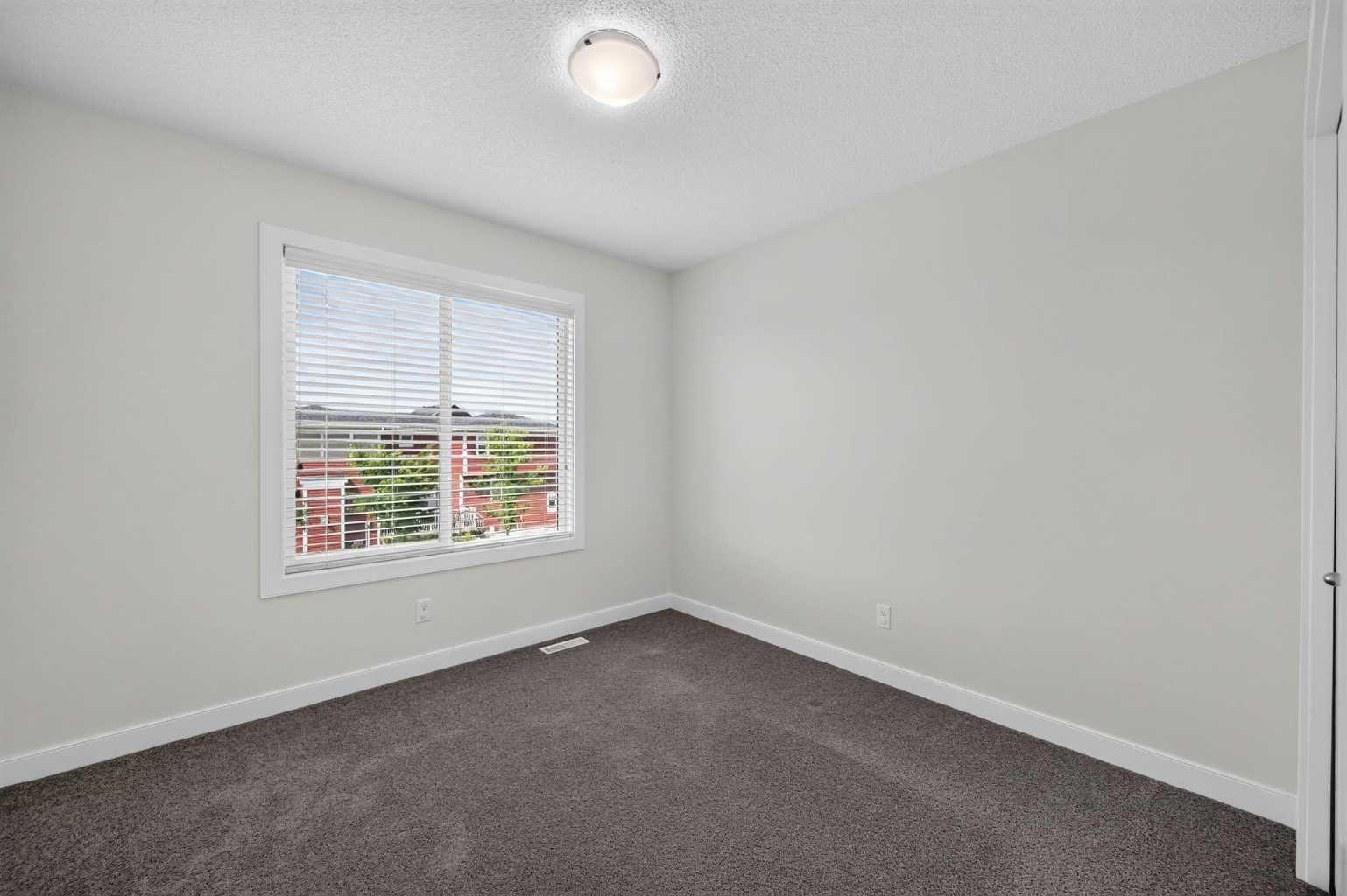 125 Redstone Common NE