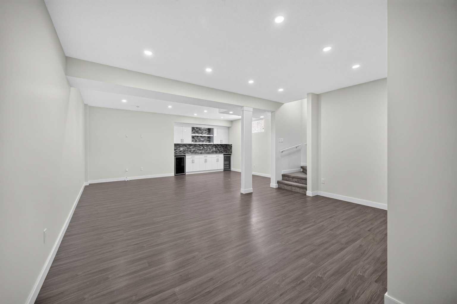 125 Redstone Common NE