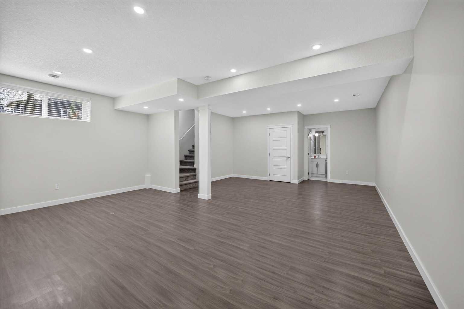 125 Redstone Common NE