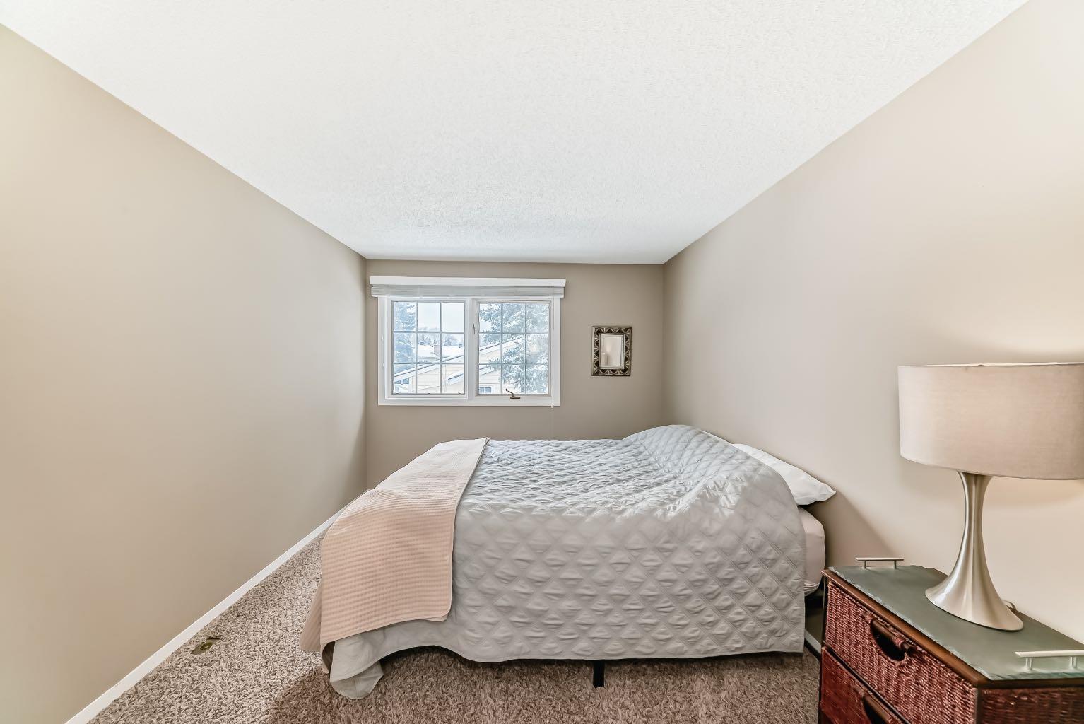 407 Point Mckay Garden NW