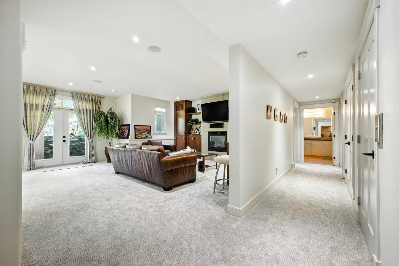 16 Spring Valley Lane SW
