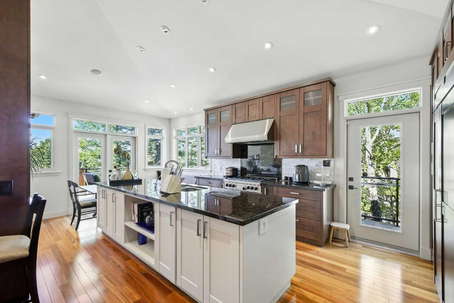 16 Spring Valley Lane SW