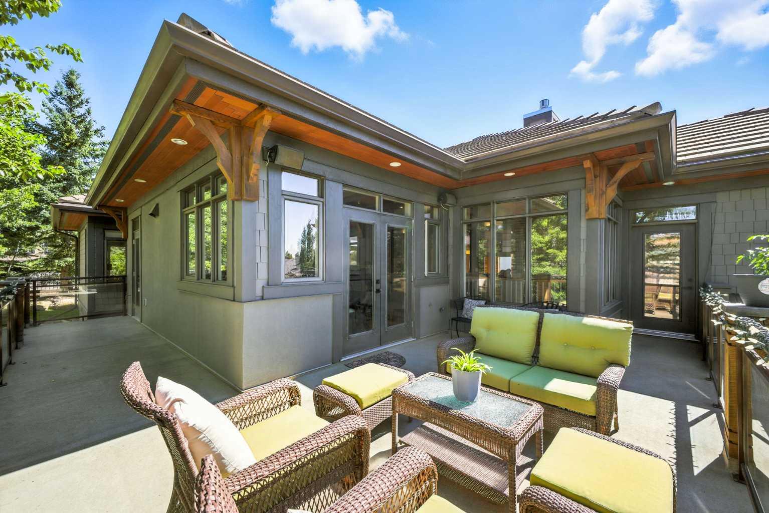 16 Spring Valley Lane SW