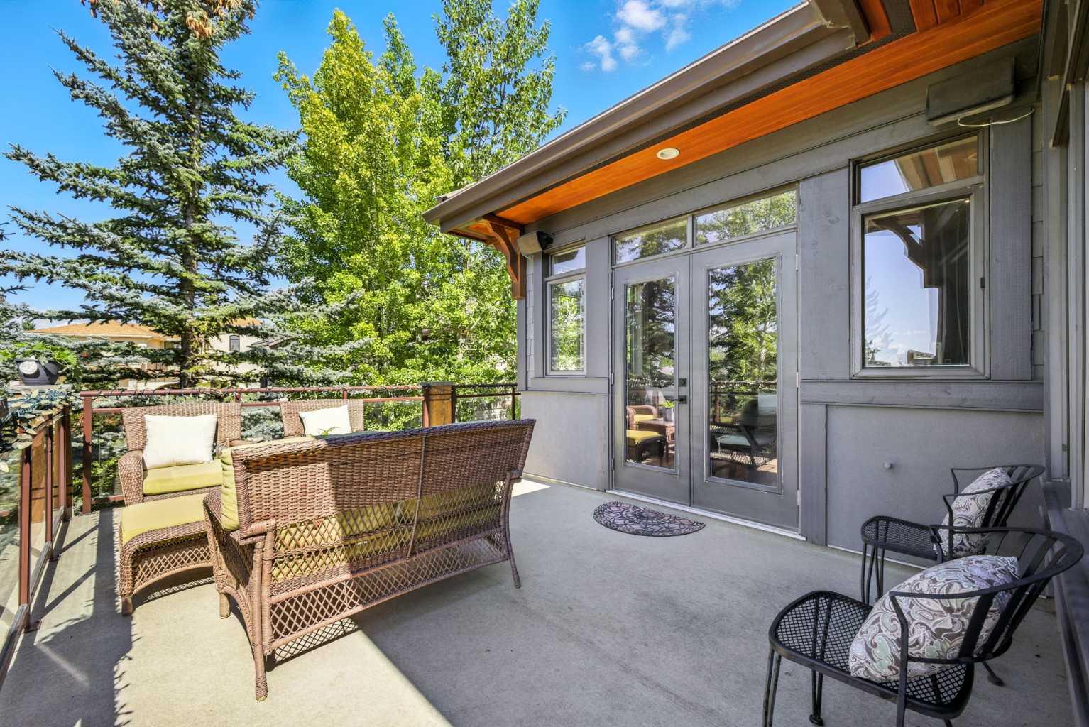 16 Spring Valley Lane SW