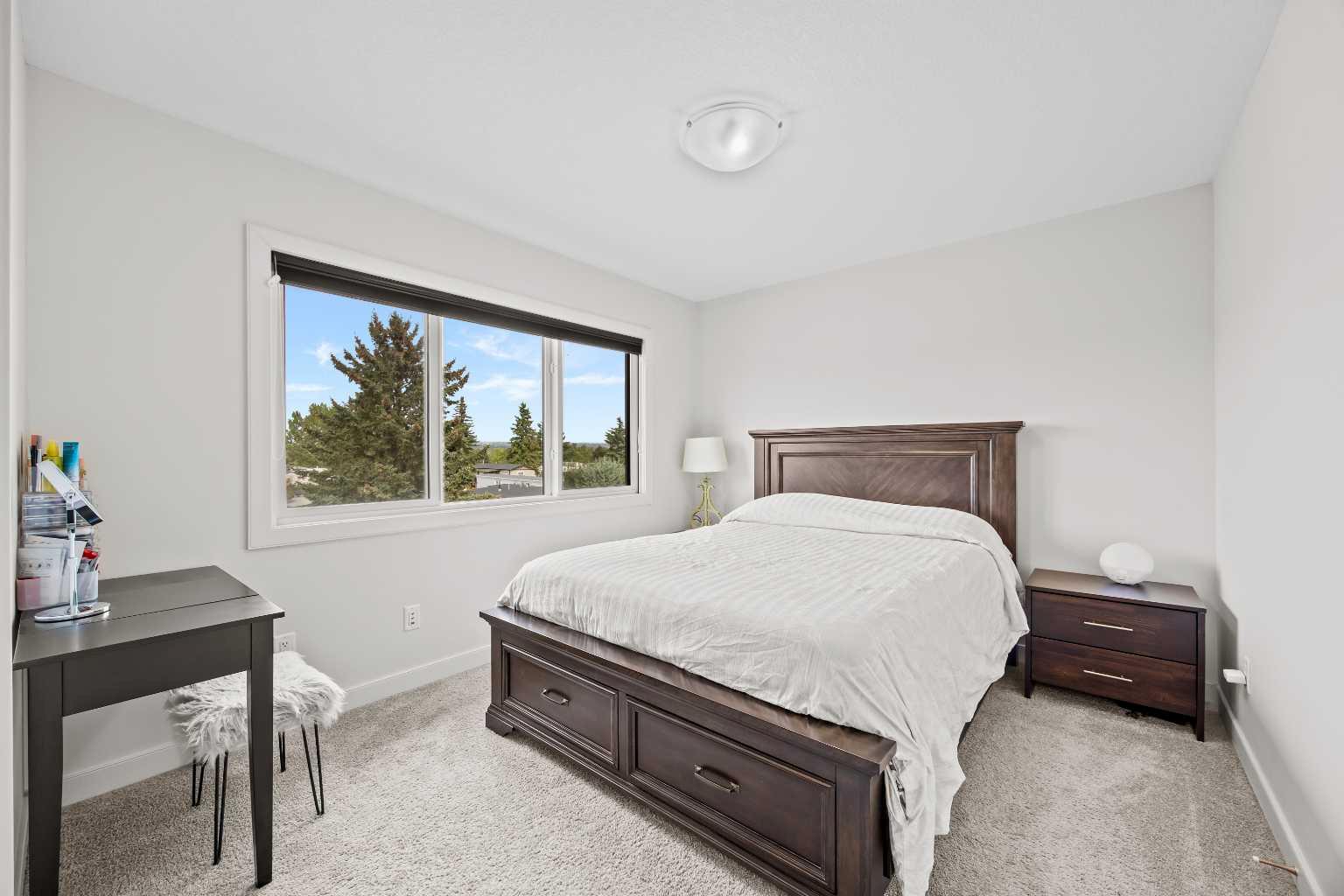 206, 81 Greenbriar Place NW