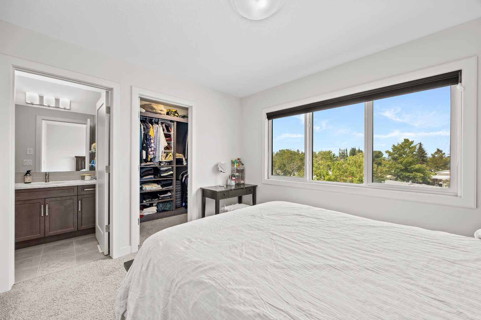 206, 81 Greenbriar Place NW
