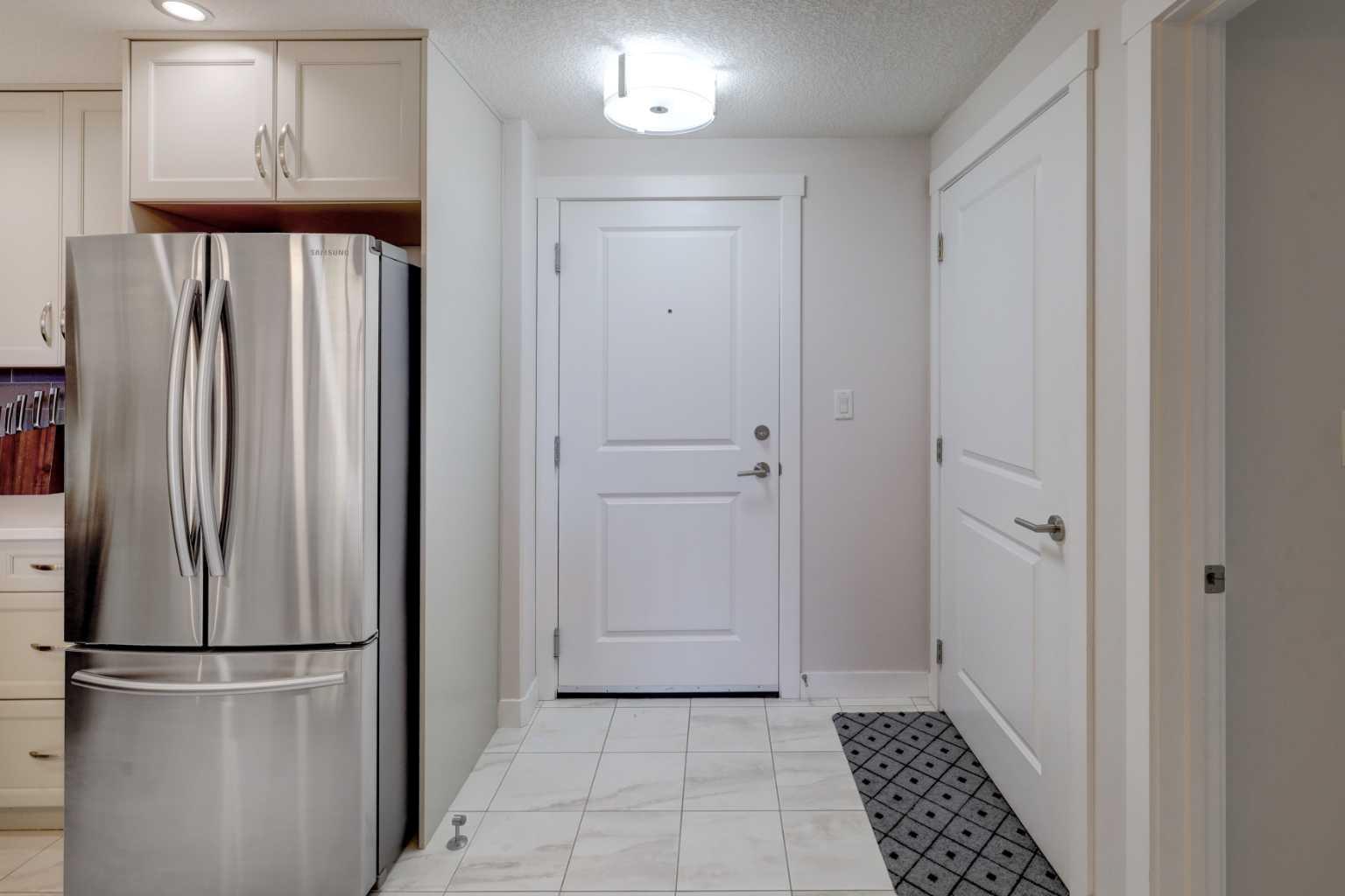 604, 32 Varsity Estates Circle NW