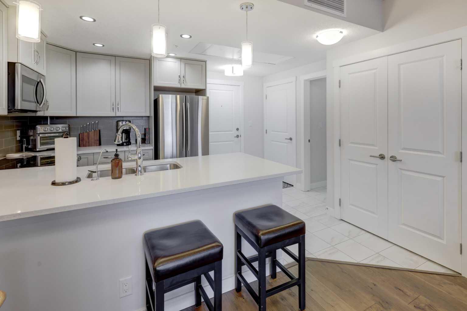 604, 32 Varsity Estates Circle NW